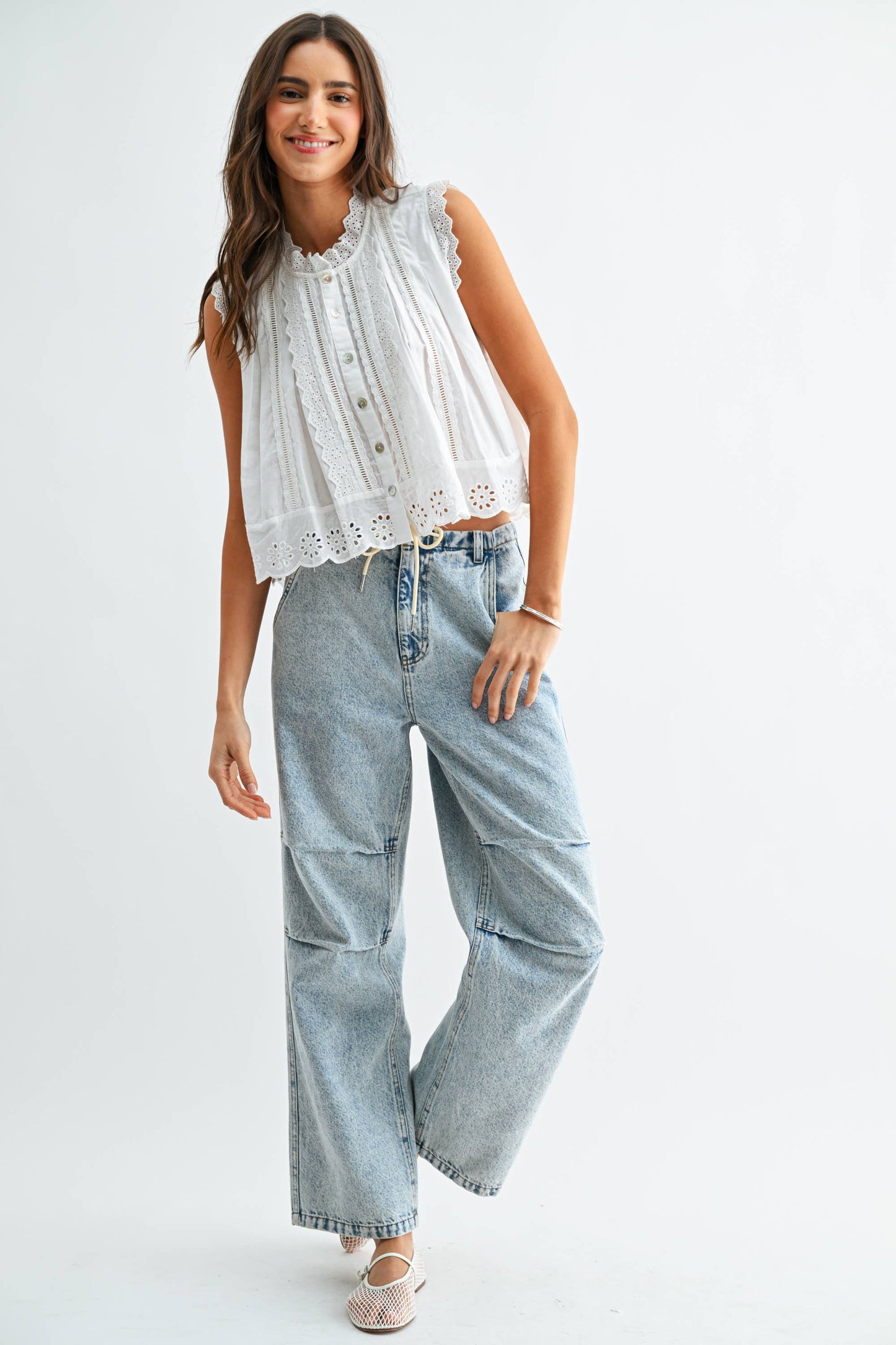 Broderie Anglaise Sleeveless Cotton Blouse: WHITE
