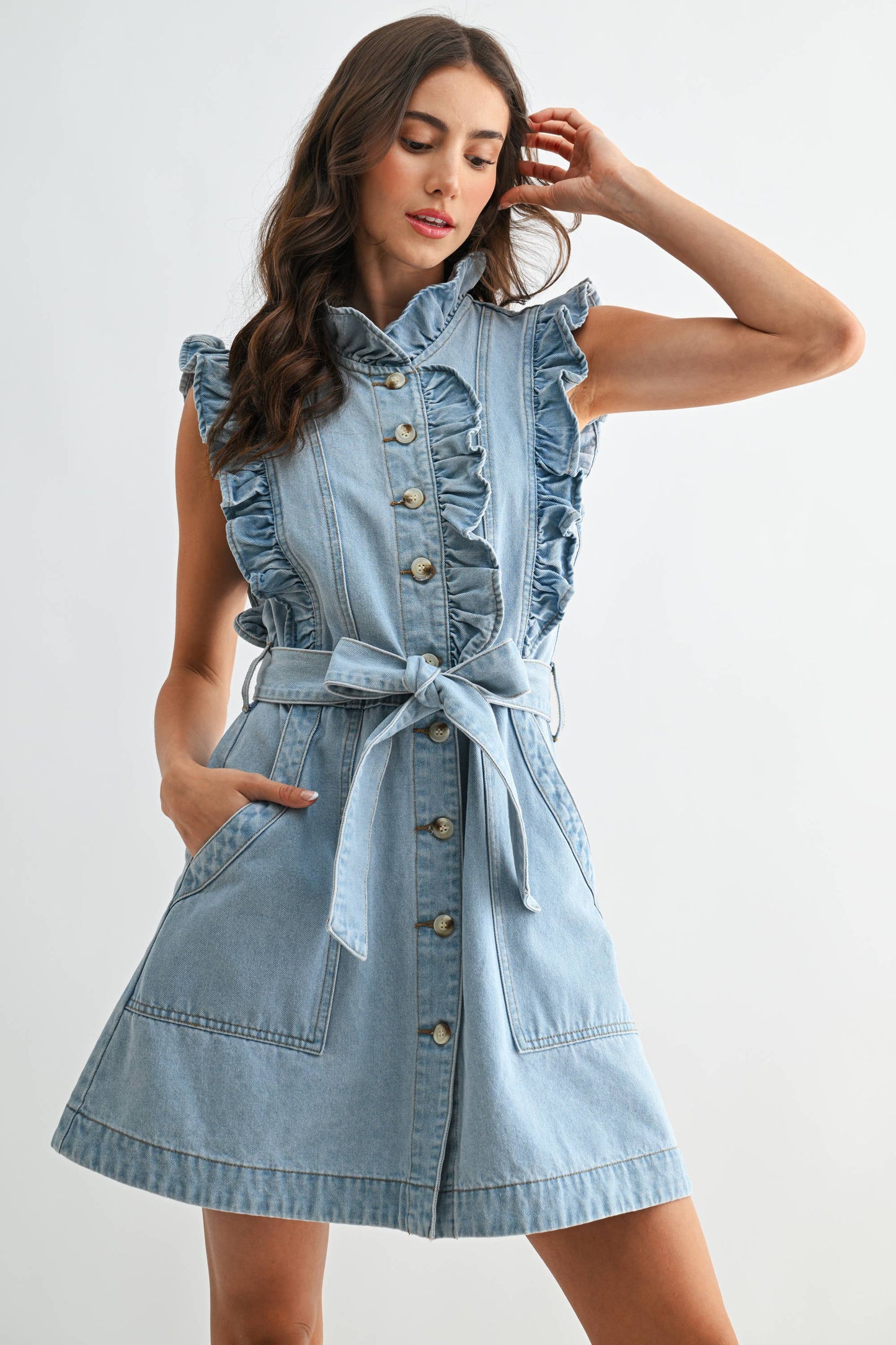 SLEEVELESS DENIM DRESS WITH RUFFLE DETAILS: LIGHT DENIM