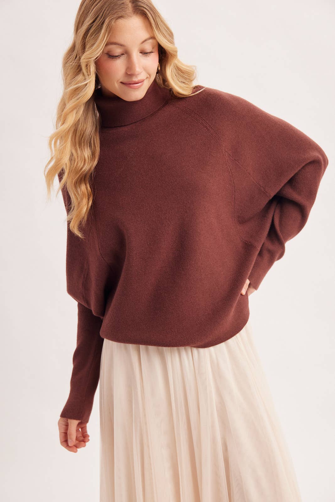 TURTLE NECK BATWING SLEEVED PULLOVER KNIT SWEATER: MELANG TAUPE
