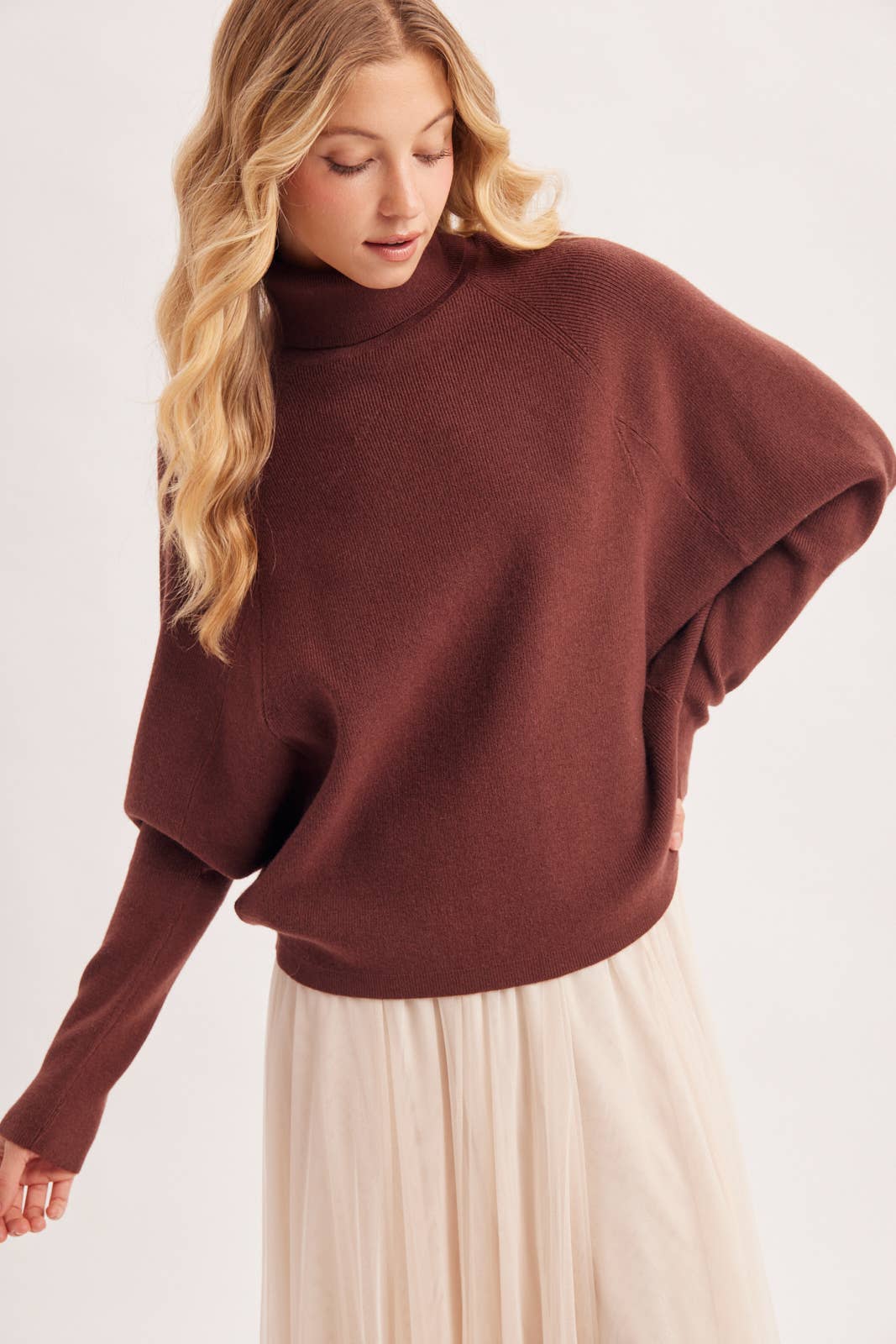 TURTLE NECK BATWING SLEEVED PULLOVER KNIT SWEATER: MELANG TAUPE