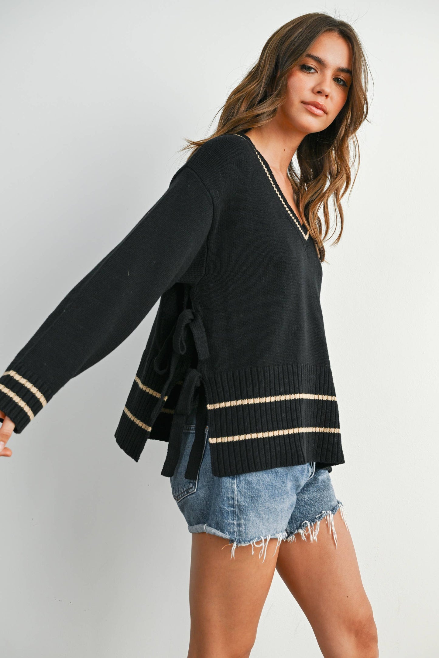 V-Neck Trimmed Long Sleeve Varsity Sweater - NAVY