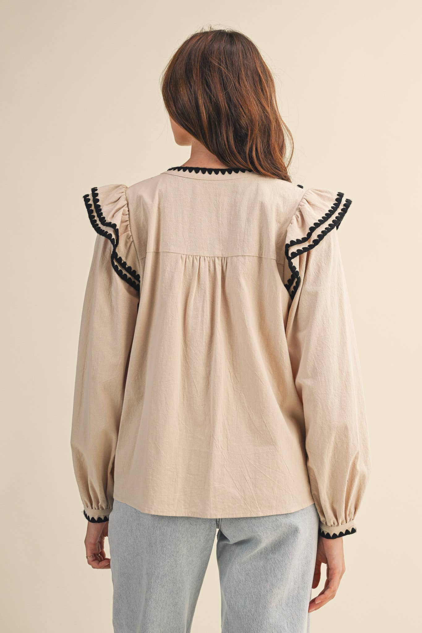 RUFFLED BALLOON SLEEVE TOP WITH CONTRAST STITC: Deep Sage Green