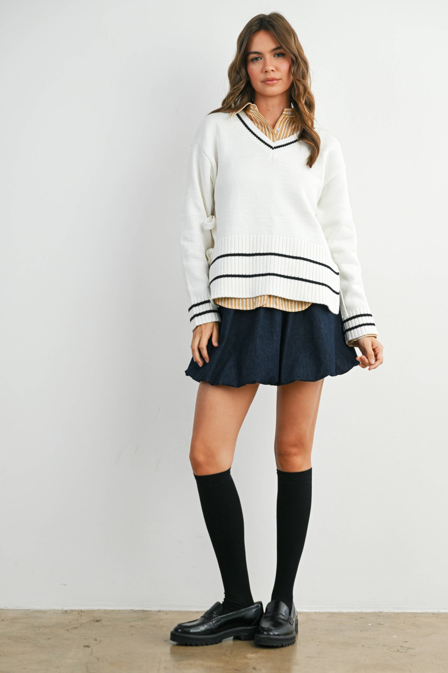 V-Neck Trimmed Long Sleeve Varsity Sweater - NAVY
