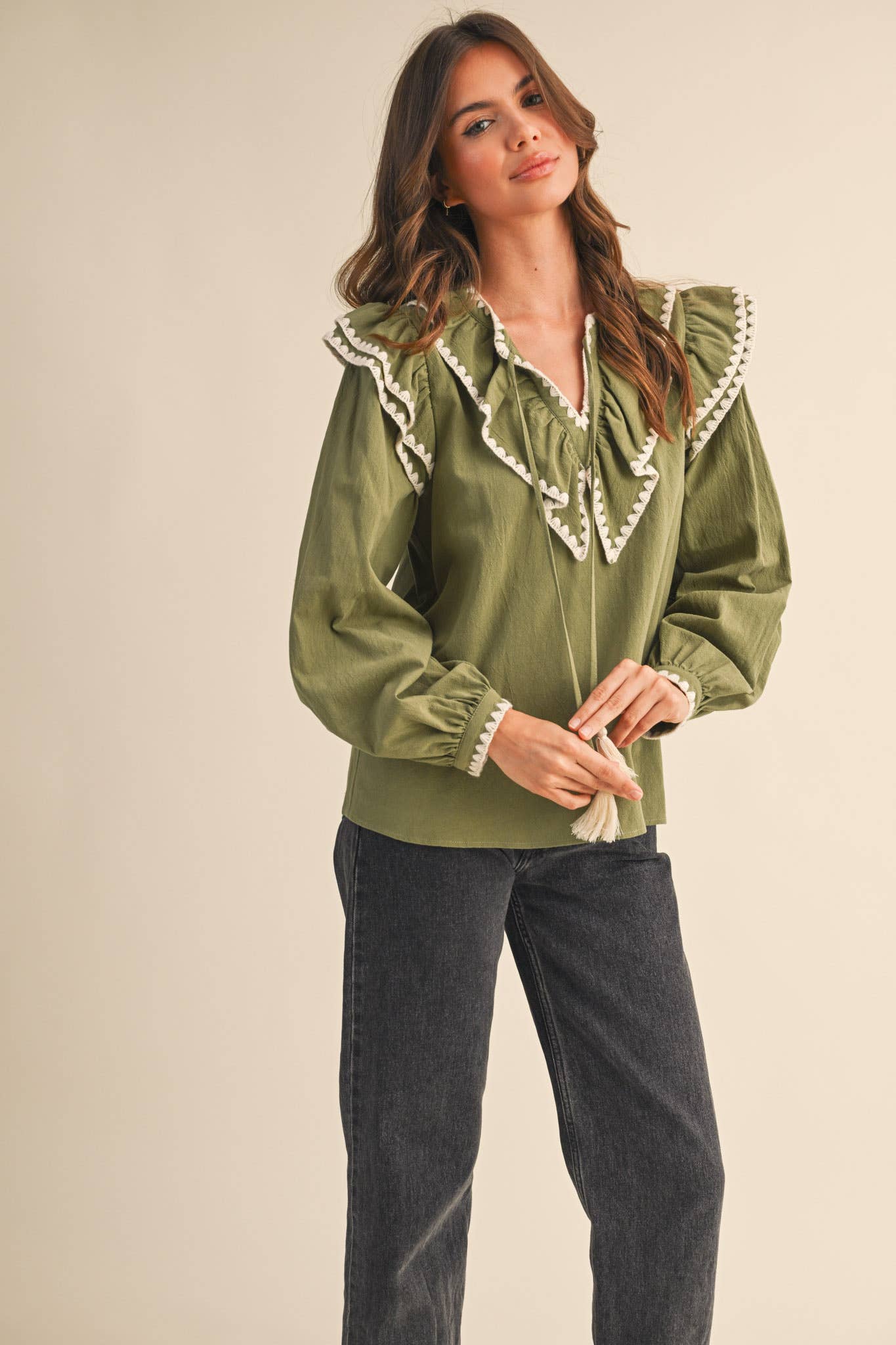 RUFFLED BALLOON SLEEVE TOP WITH CONTRAST STITC: Deep Sage Green