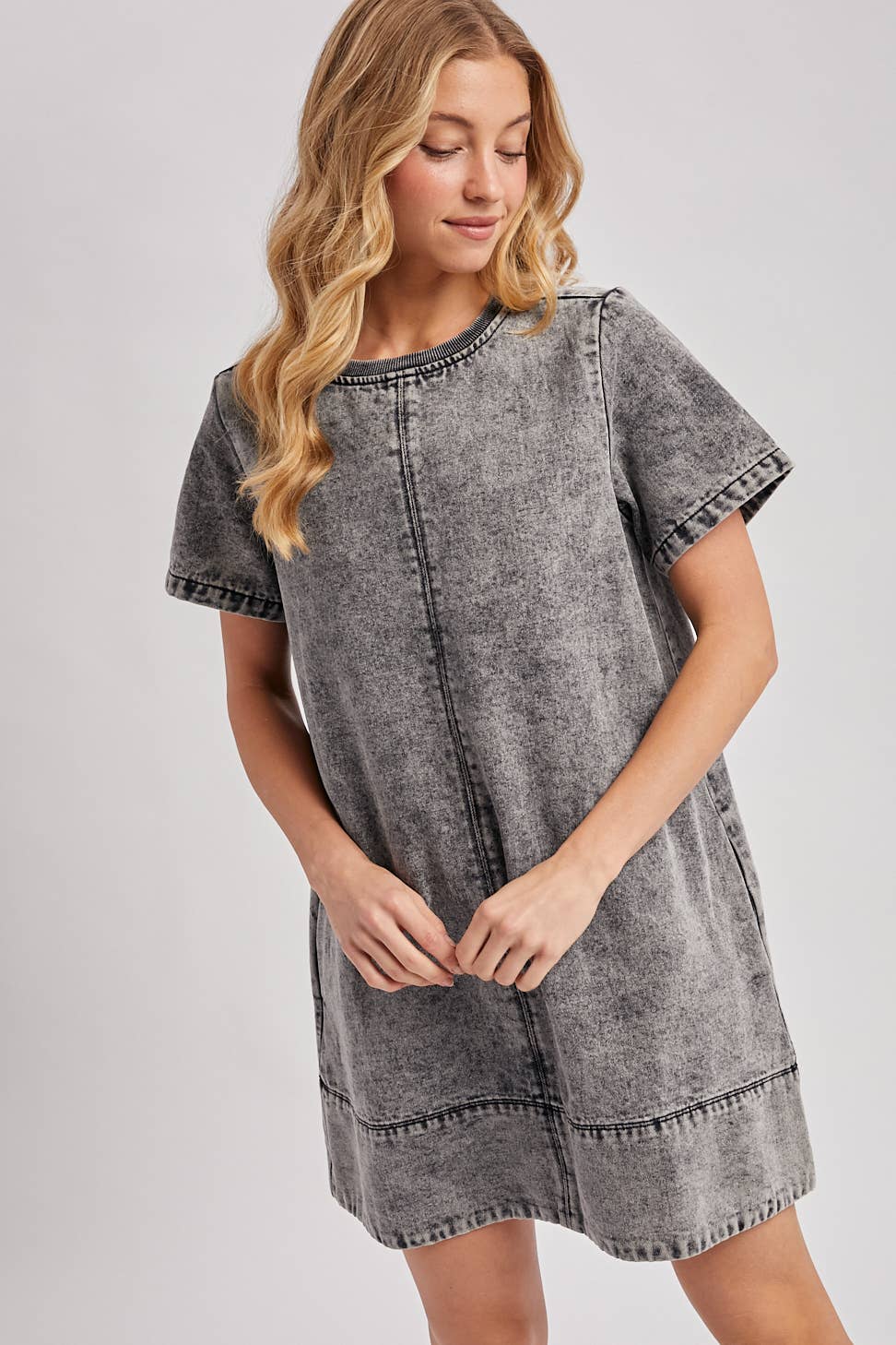 WASHED BLACK DENIM T-SHIRT DRESS: WASHED BLACK
