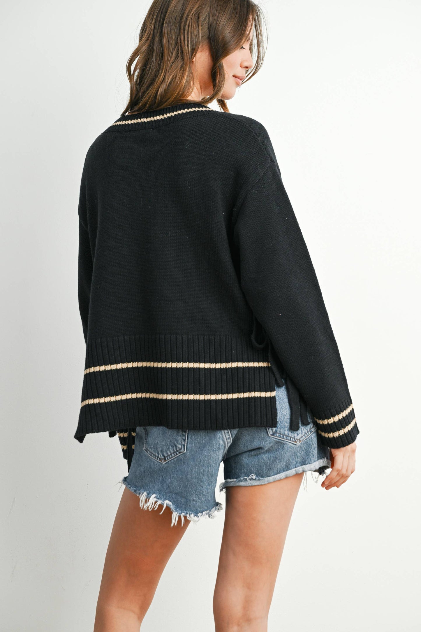 V-Neck Trimmed Long Sleeve Varsity Sweater - NAVY