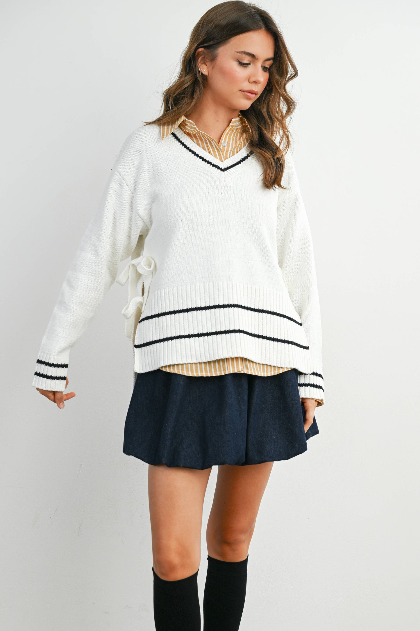 V-Neck Trimmed Long Sleeve Varsity Sweater - NAVY