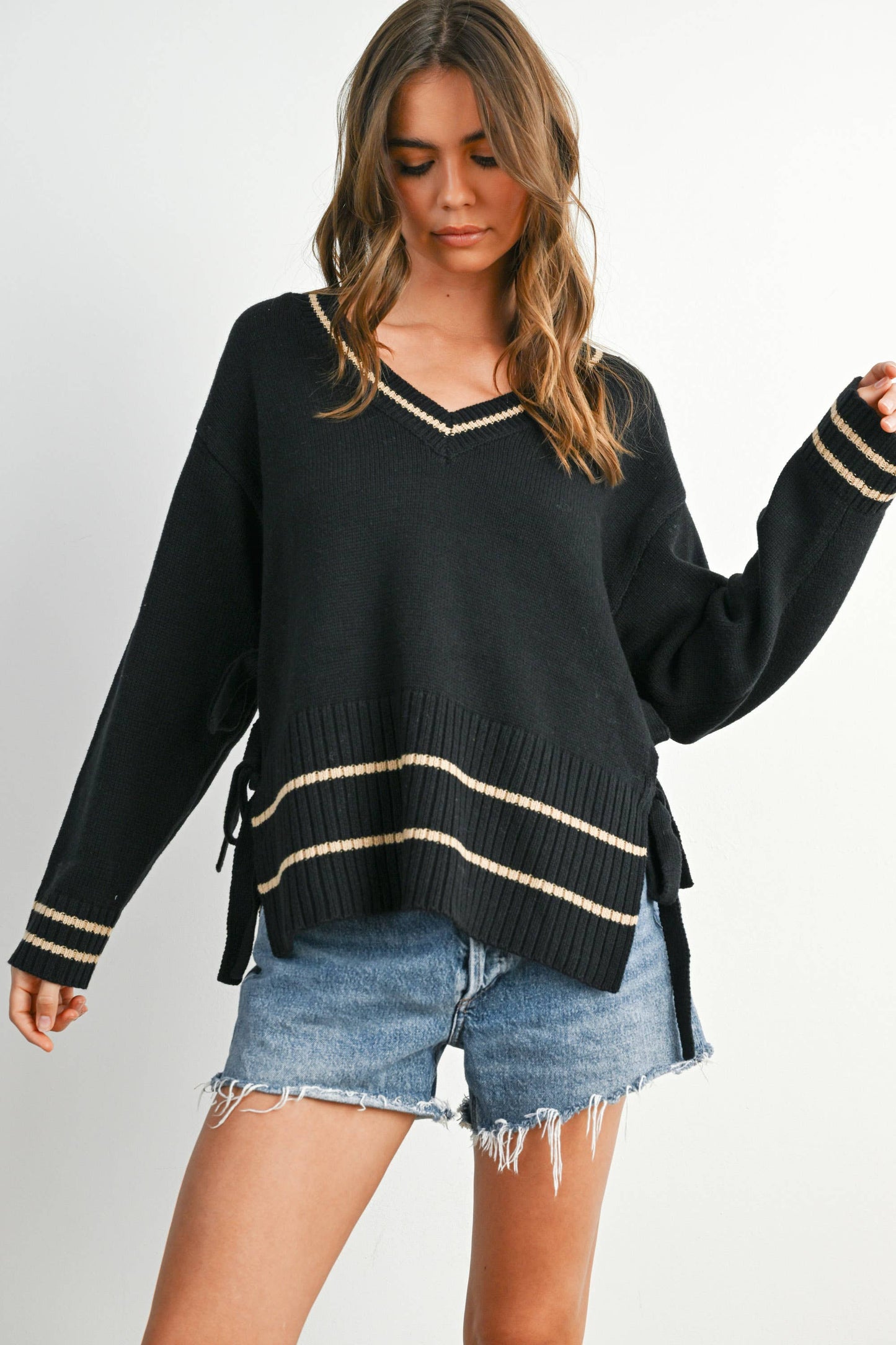 V-Neck Trimmed Long Sleeve Varsity Sweater - NAVY