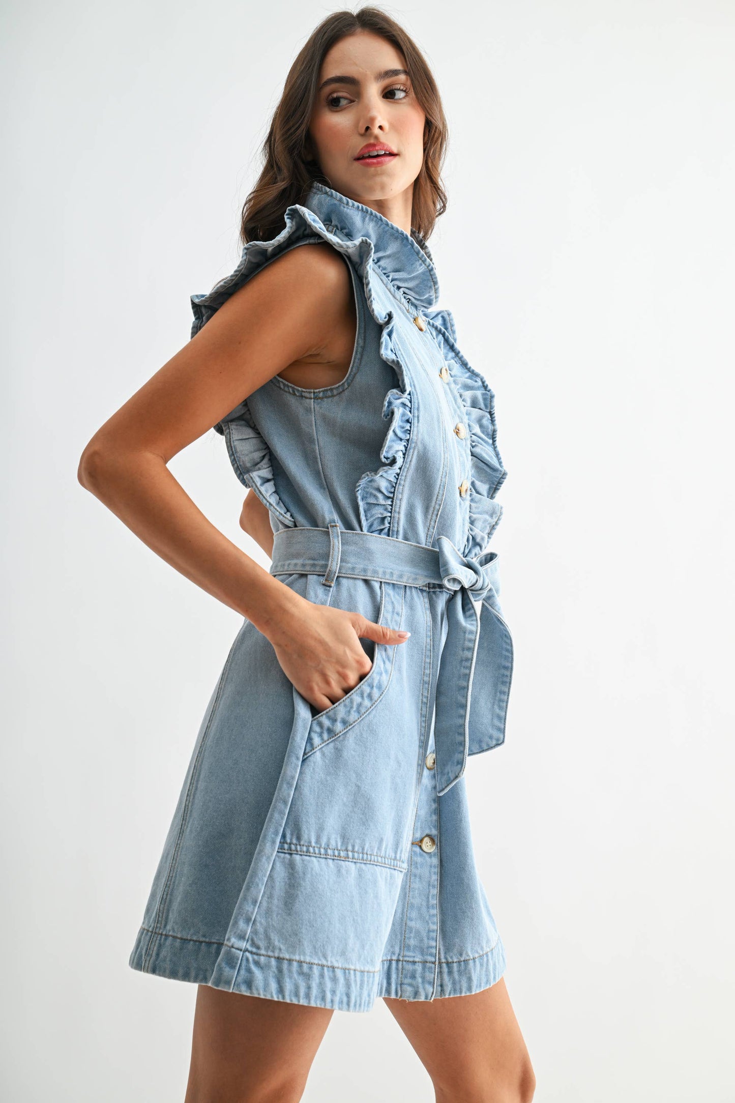 SLEEVELESS DENIM DRESS WITH RUFFLE DETAILS: LIGHT DENIM