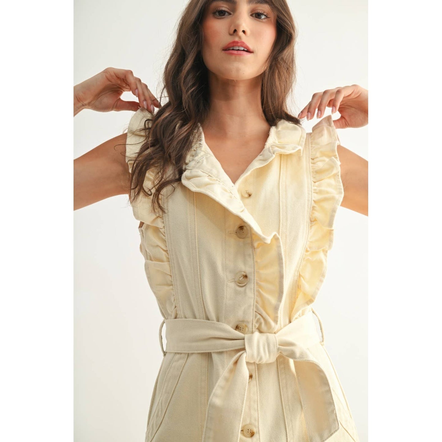 SLEEVELESS DENIM DRESS WITH RUFFLE DETAILS: LIGHT DENIM