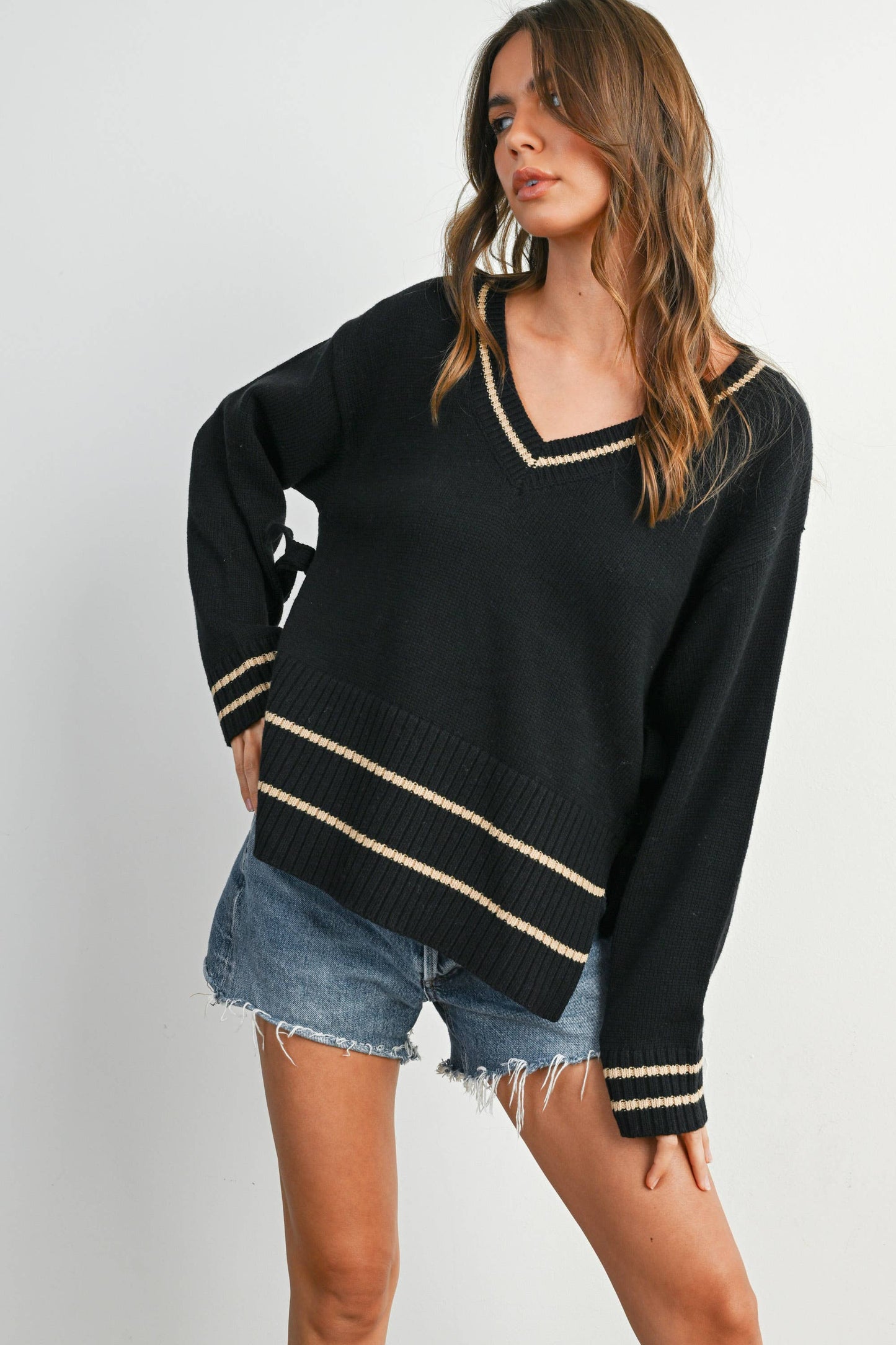 V-Neck Trimmed Long Sleeve Varsity Sweater - NAVY