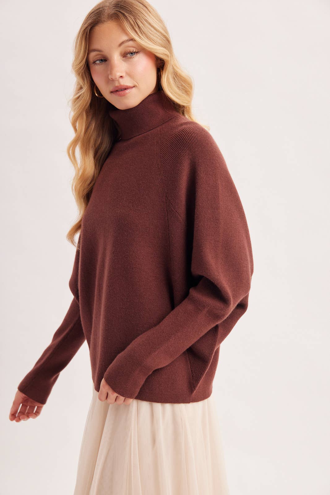 TURTLE NECK BATWING SLEEVED PULLOVER KNIT SWEATER: MELANG TAUPE