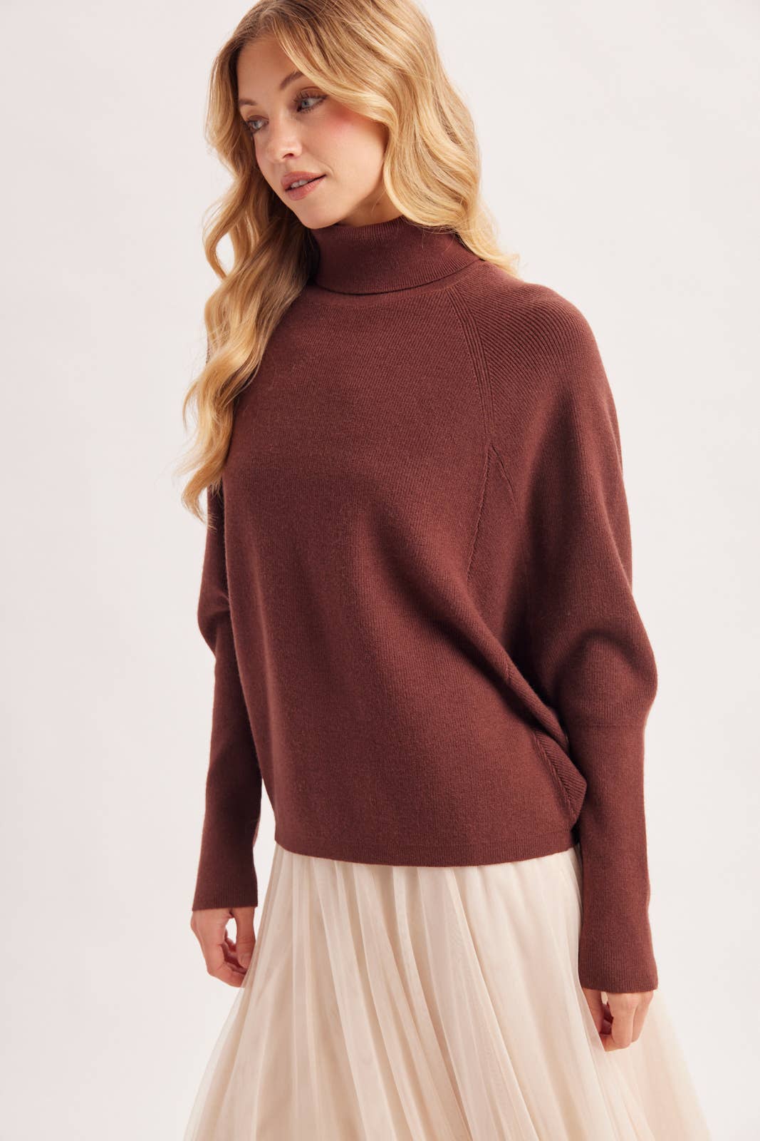 TURTLE NECK BATWING SLEEVED PULLOVER KNIT SWEATER: MELANG TAUPE