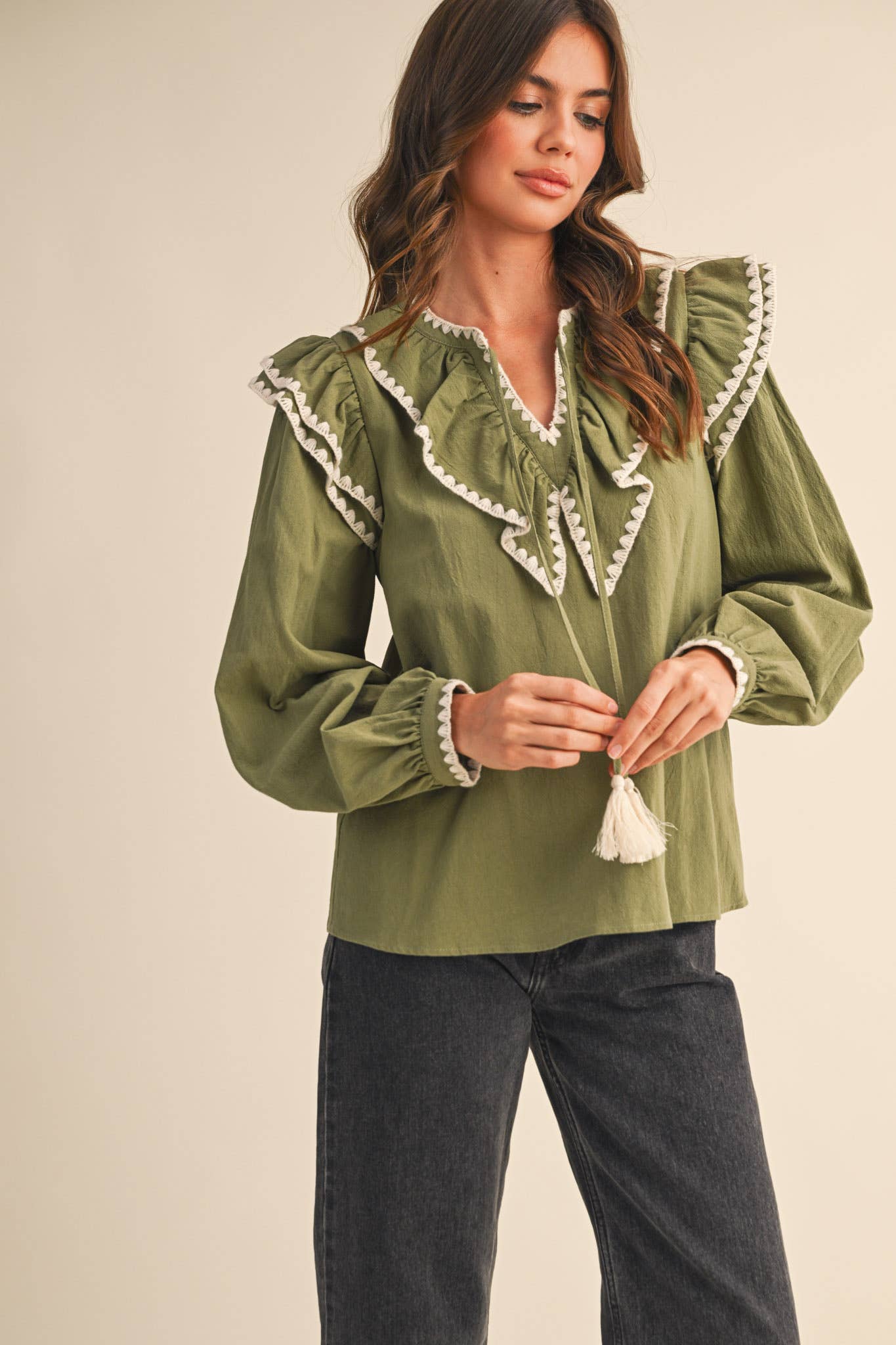 RUFFLED BALLOON SLEEVE TOP WITH CONTRAST STITC: Deep Sage Green