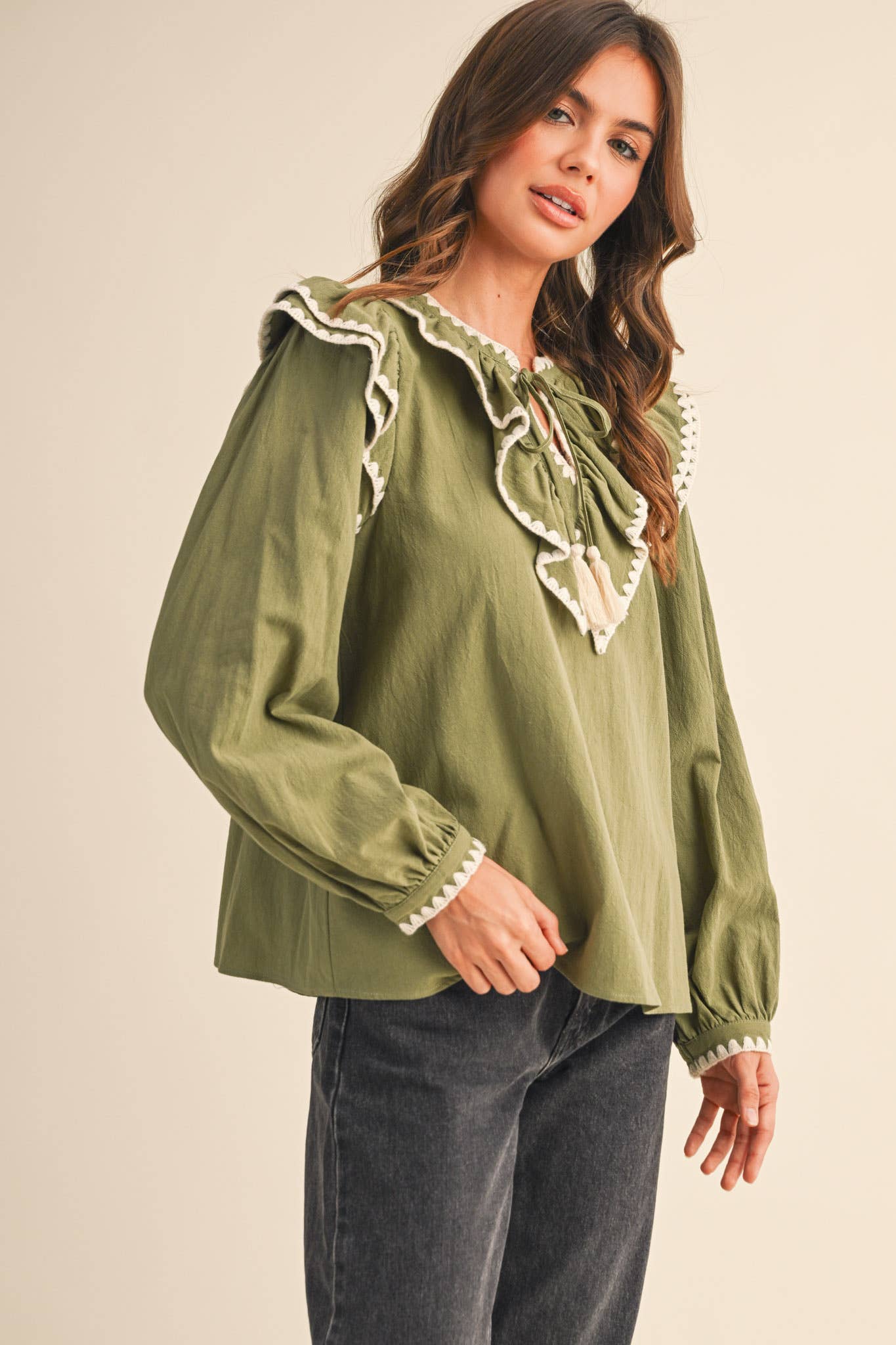 RUFFLED BALLOON SLEEVE TOP WITH CONTRAST STITC: Deep Sage Green