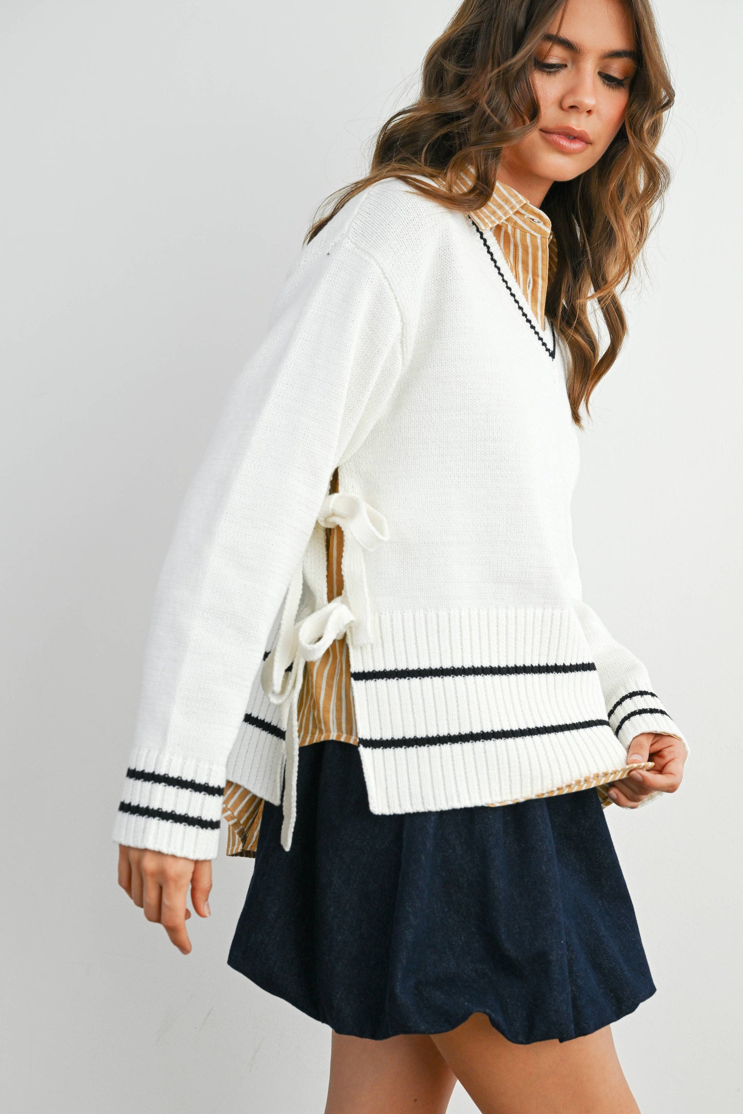 V-Neck Trimmed Long Sleeve Varsity Sweater - NAVY