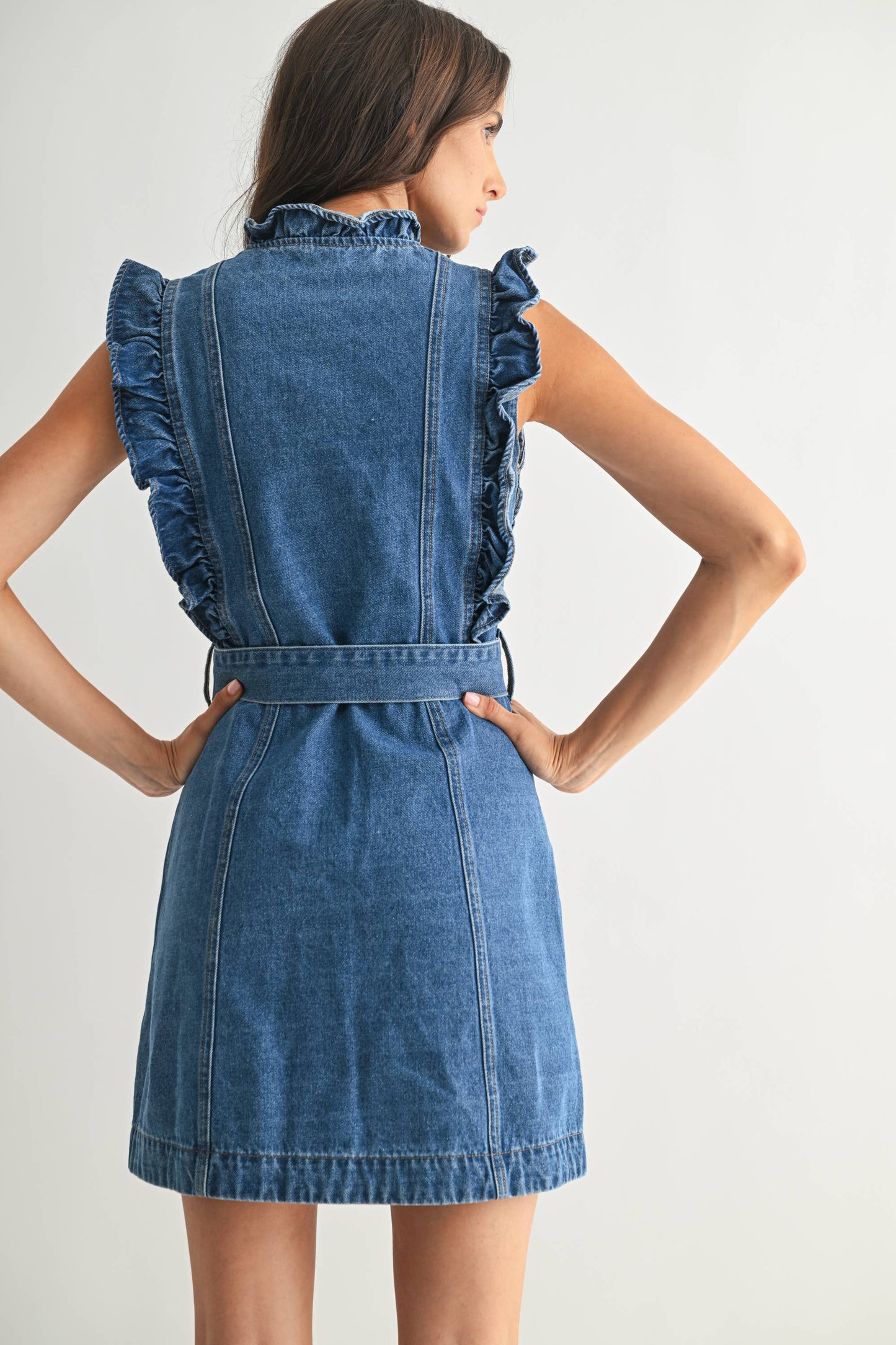 SLEEVELESS DENIM DRESS WITH RUFFLE DETAILS: LIGHT DENIM