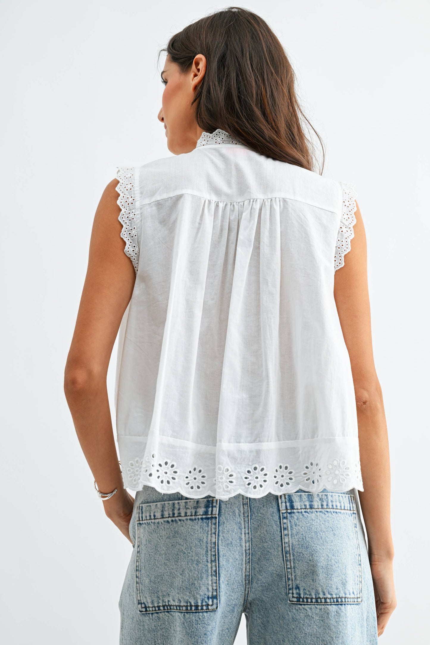 Broderie Anglaise Sleeveless Cotton Blouse: WHITE