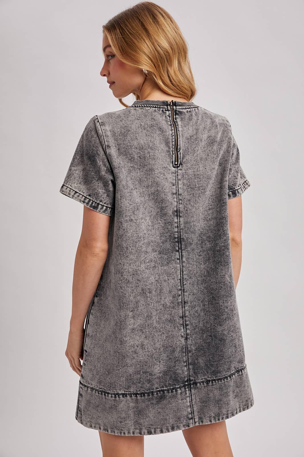 WASHED BLACK DENIM T-SHIRT DRESS: WASHED BLACK