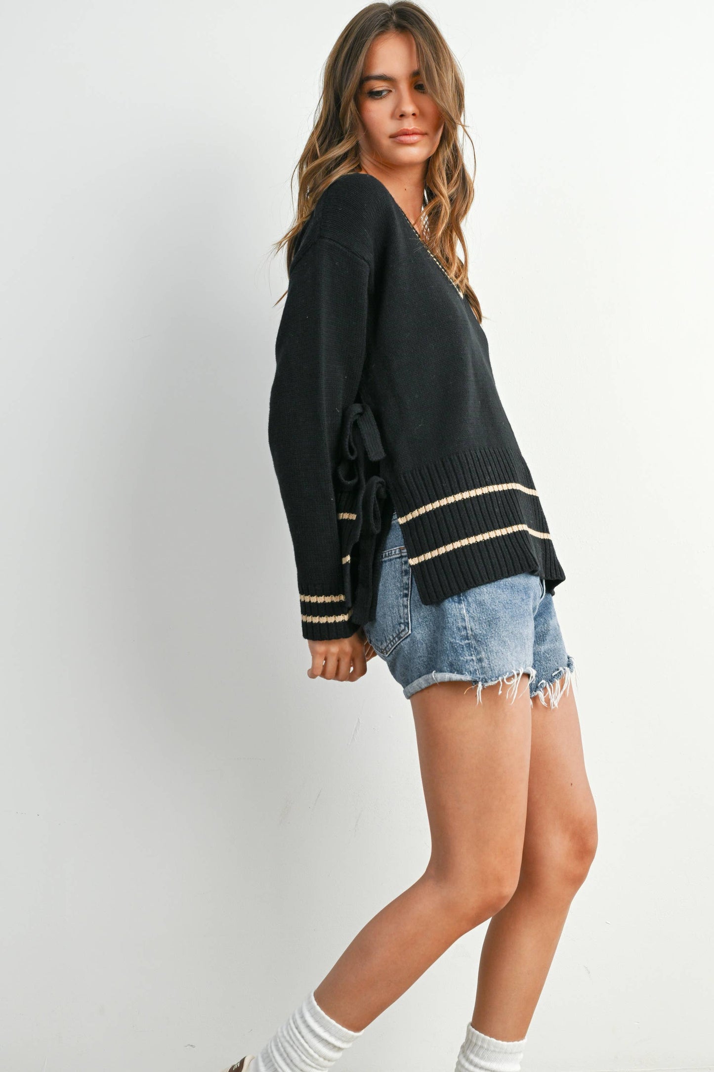 V-Neck Trimmed Long Sleeve Varsity Sweater - NAVY