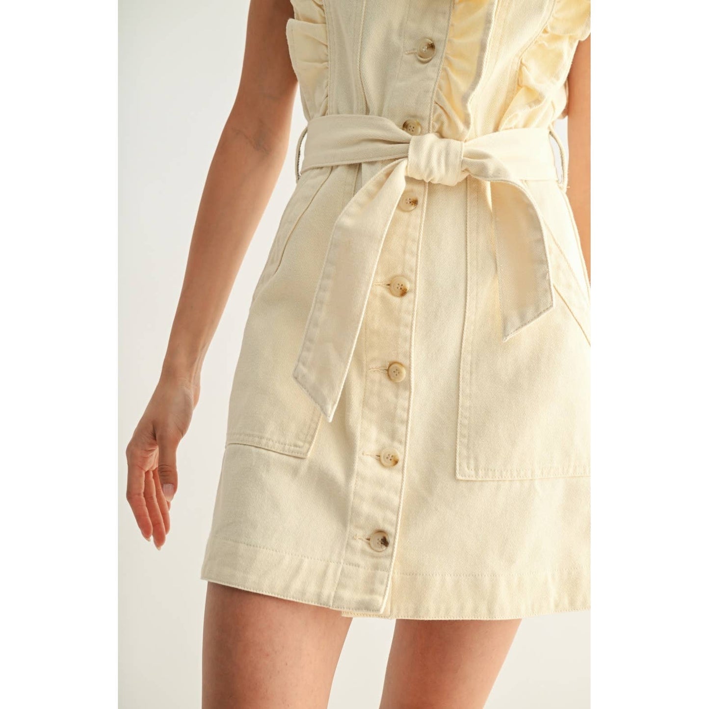 SLEEVELESS DENIM DRESS WITH RUFFLE DETAILS: LIGHT DENIM