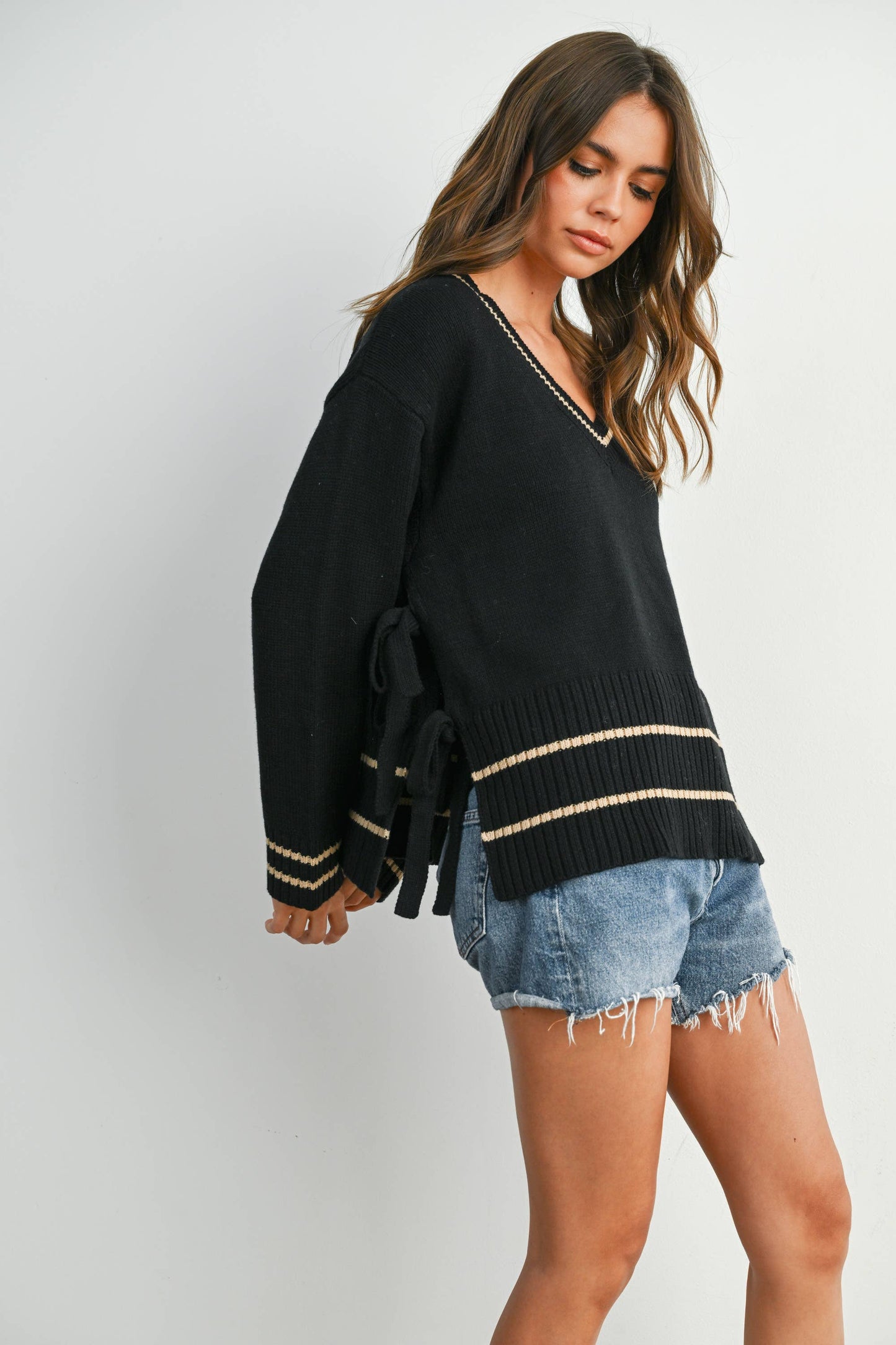 V-Neck Trimmed Long Sleeve Varsity Sweater - NAVY