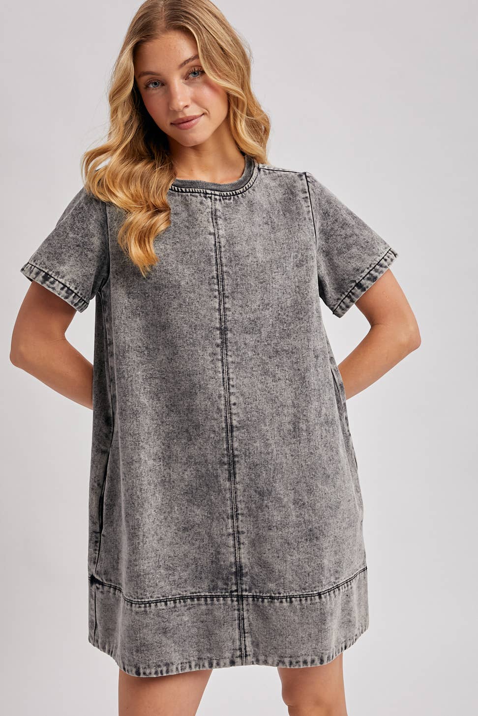 WASHED BLACK DENIM T-SHIRT DRESS: WASHED BLACK