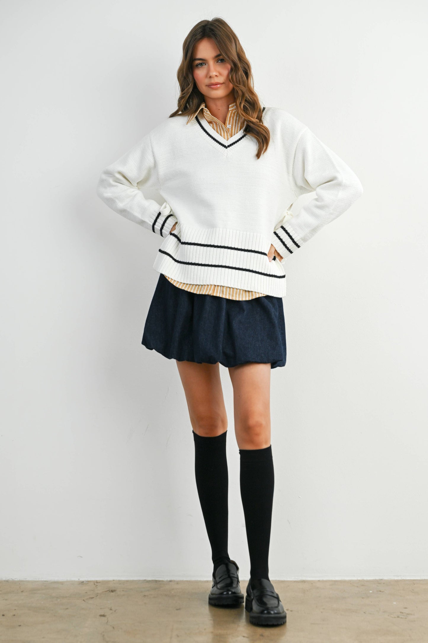 V-Neck Trimmed Long Sleeve Varsity Sweater - NAVY